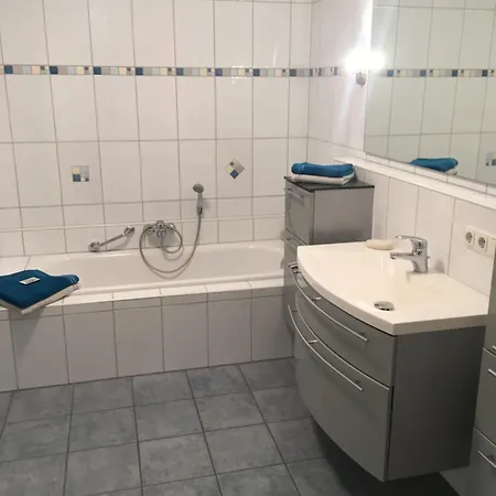 Schoene Gartenwohnung Im Seenland Апартаменты Ваккерсдорф