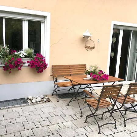 Schoene Gartenwohnung Im Seenland Appartement Wackersdorf